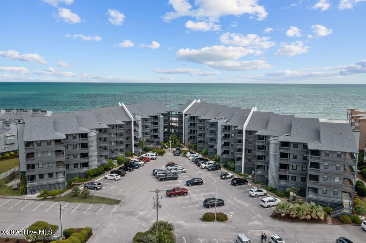 Image 1: Front of Shipwatch Villas