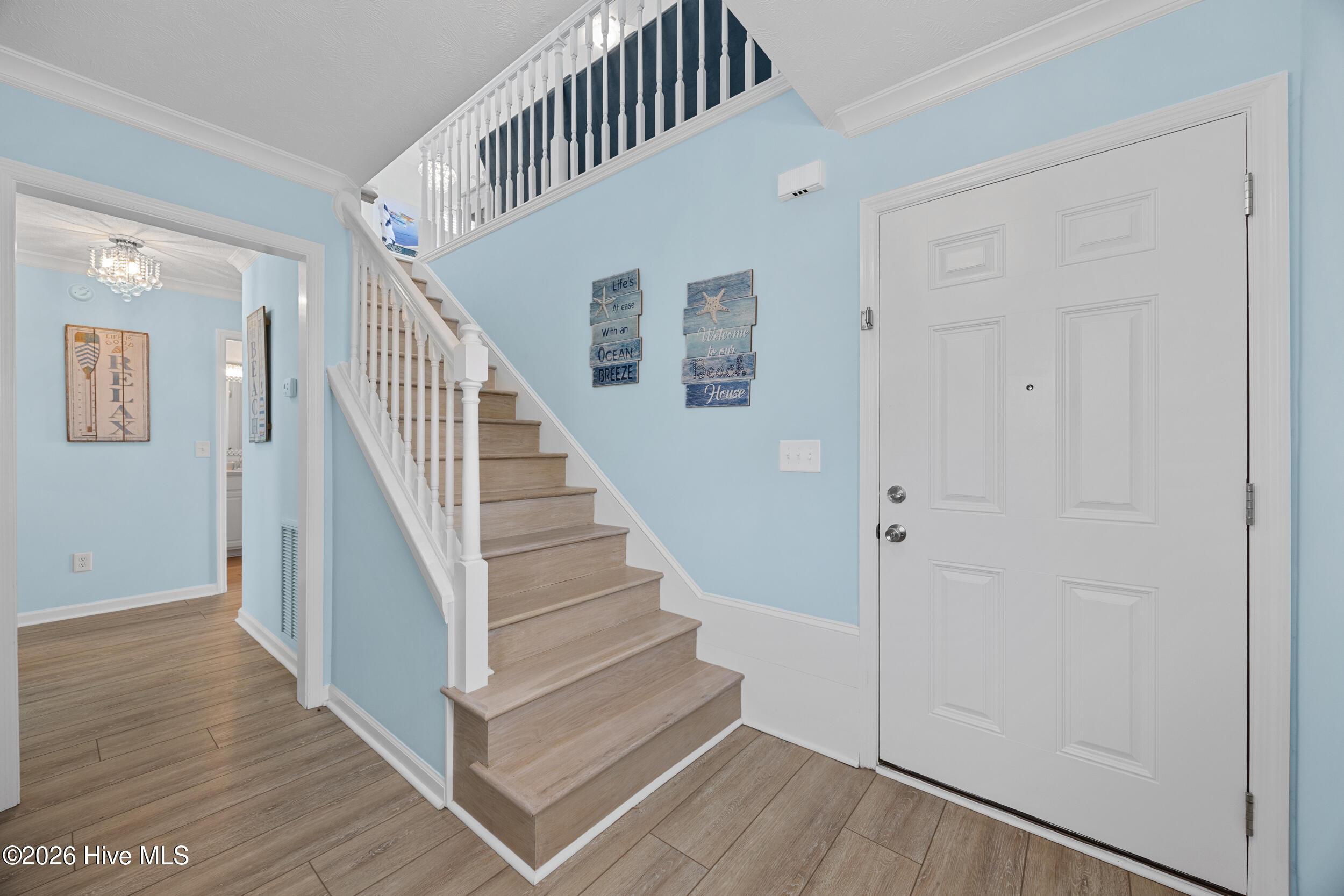 Image 4: 9_foyer