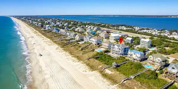 Image 2: Oceanfront home in Emerald Isle