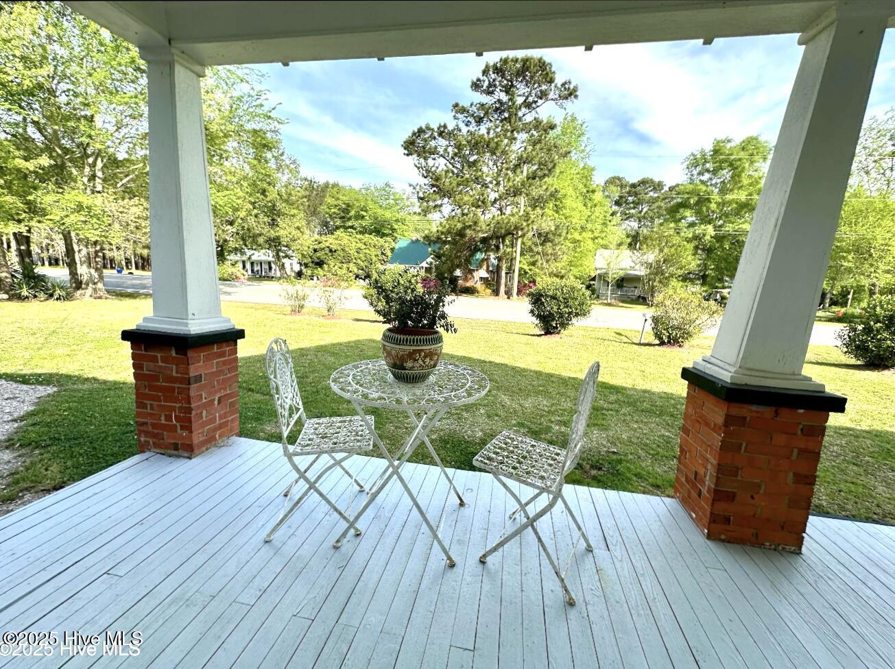 Image 4: Outdoor Porch