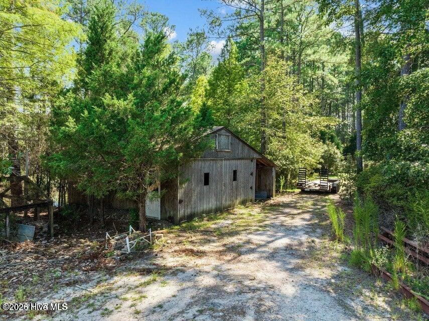 Image 3: LAND BUILDING