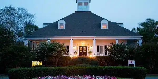 Image 3: clubhouse night (2)