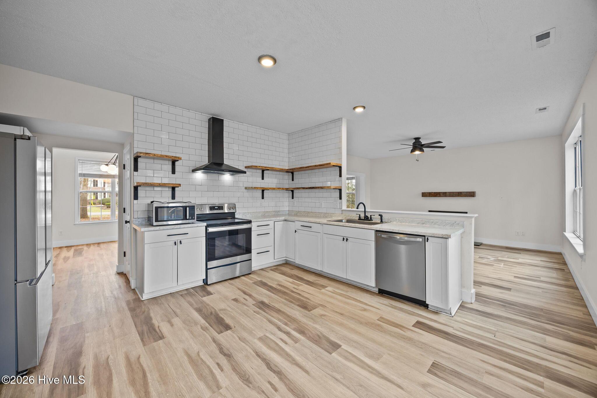 Image 4: 10-web-or-mls-111 Dockside Dr. 18