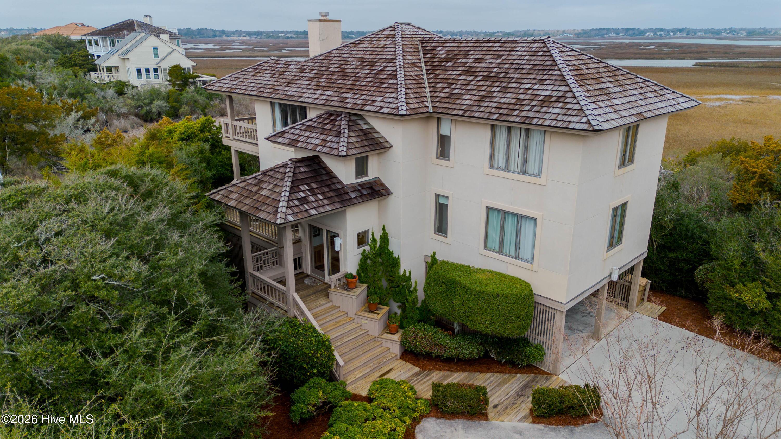 Image 2: Beautiful Figure 8 Marsh home!