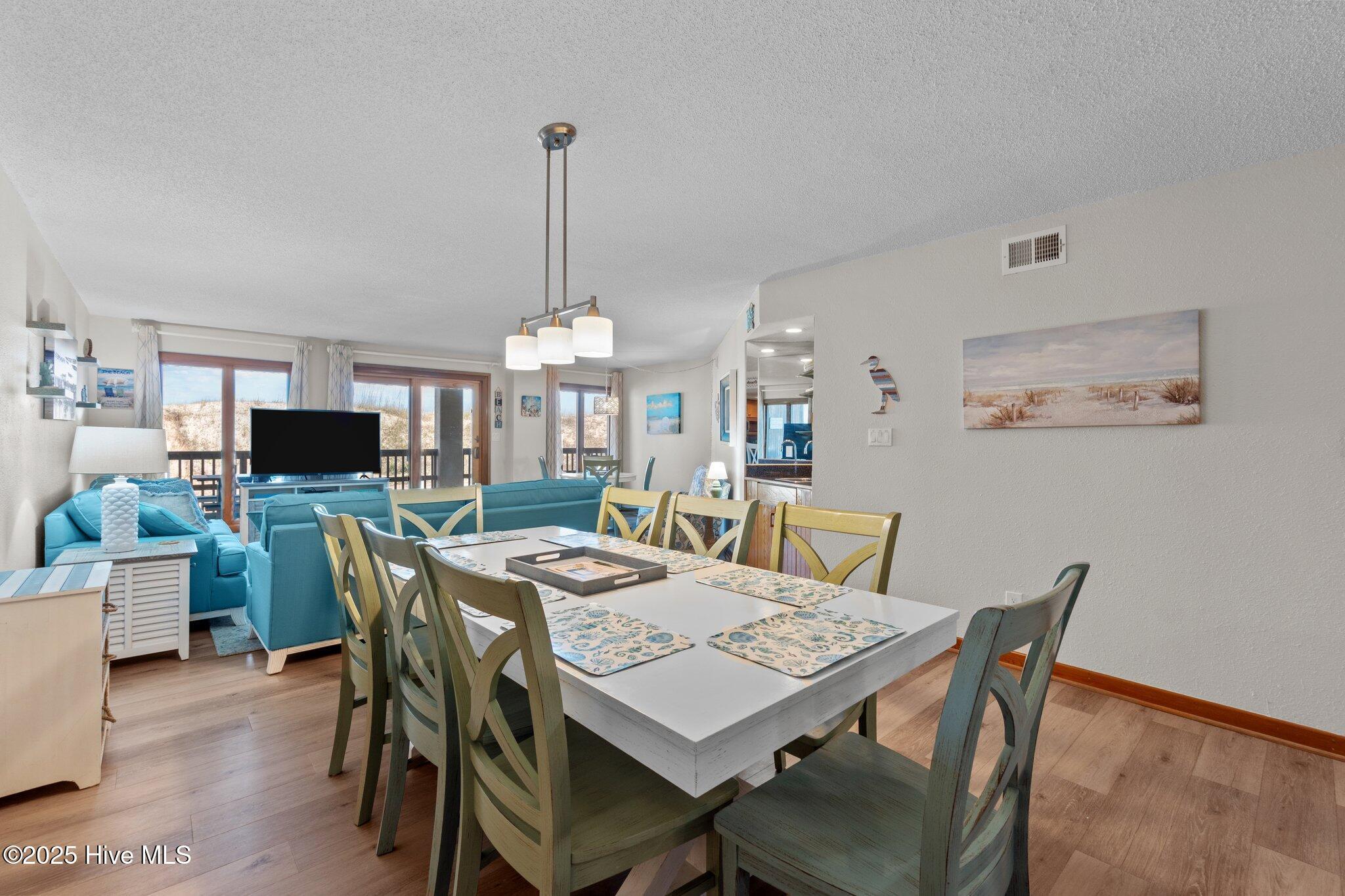 Image 4: 17-web-or-mls-DSC05890