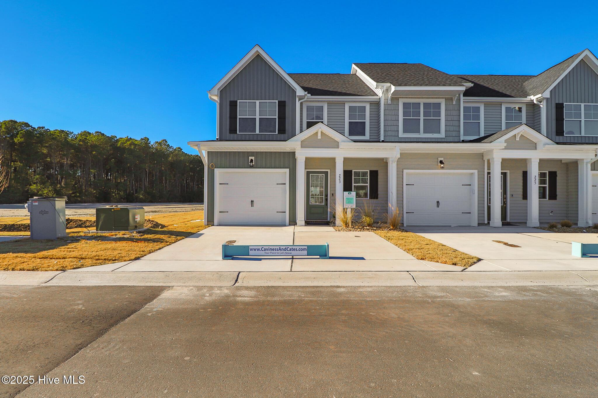Image 4: New customizable townhome in Beaufort