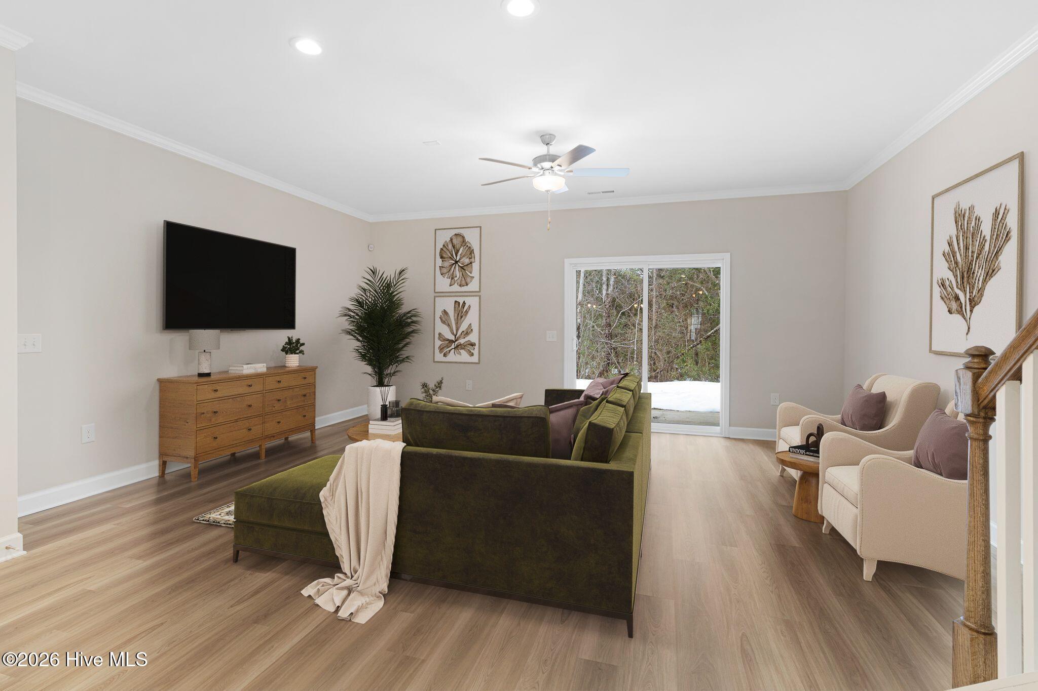 Image 4: Living Room