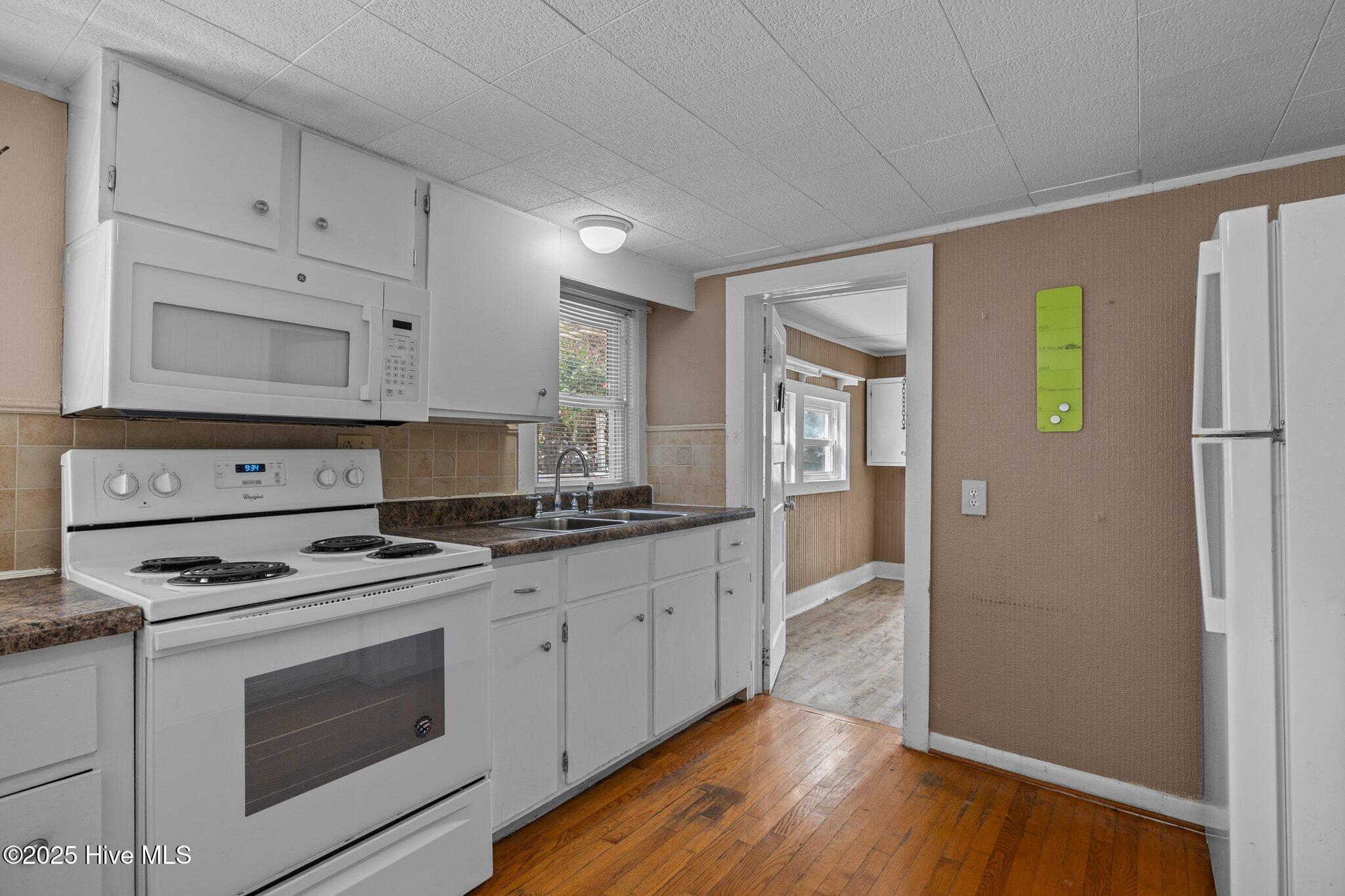 Image 4: 209 N 8th St