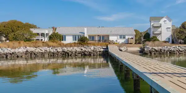 1528 Island Road