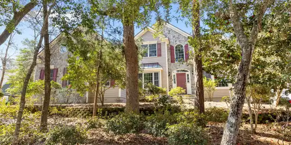 121 Oakleaf Drive