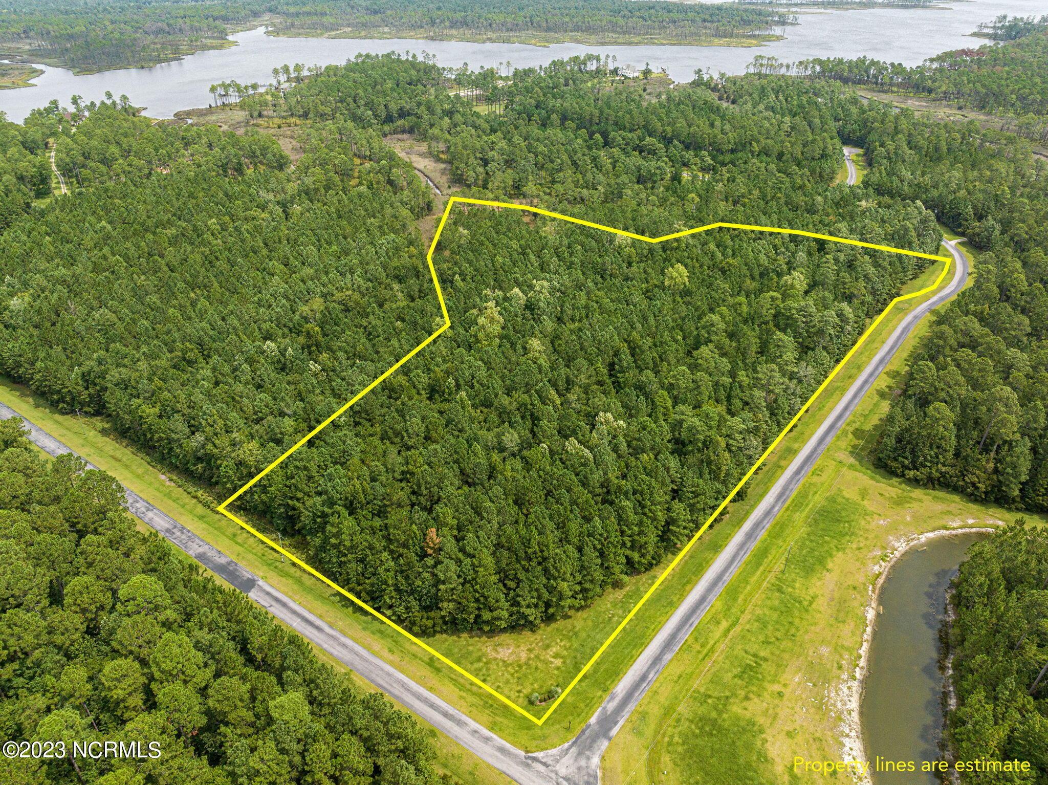 Image 3: 15 Paradox Point Drive, Aurora, NC 27806