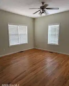 Image 4: living room