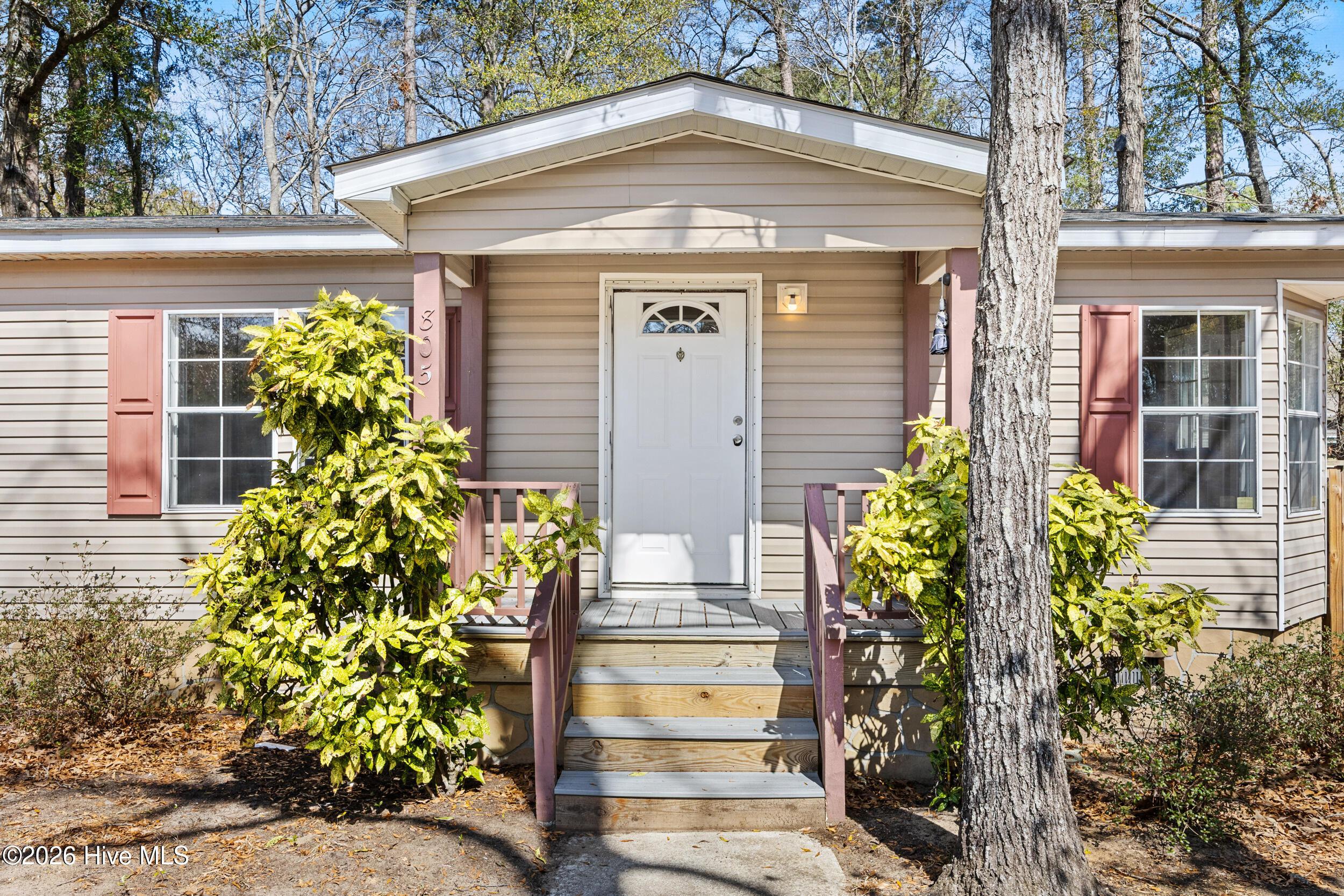 Image 3: 5_front exterior