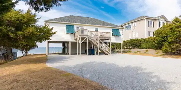 1810 Emerald Drive
