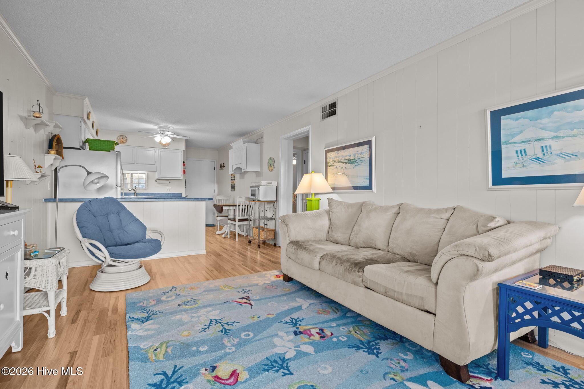 Image 4: Living Area