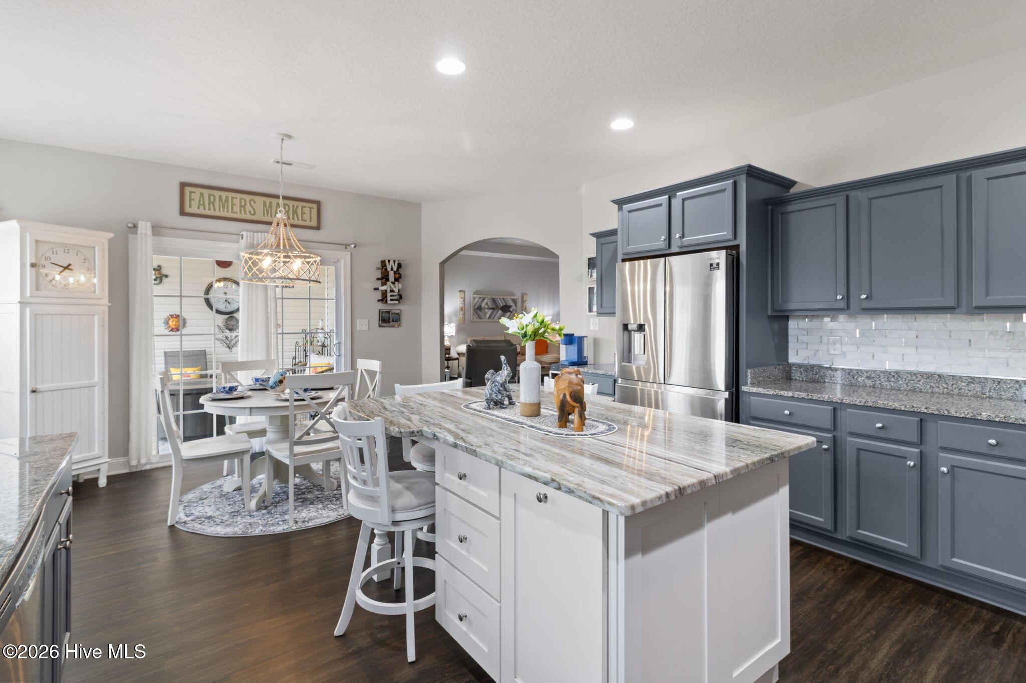 Image 3: 32-web-or-mls-215 Knightheads Dr. 84