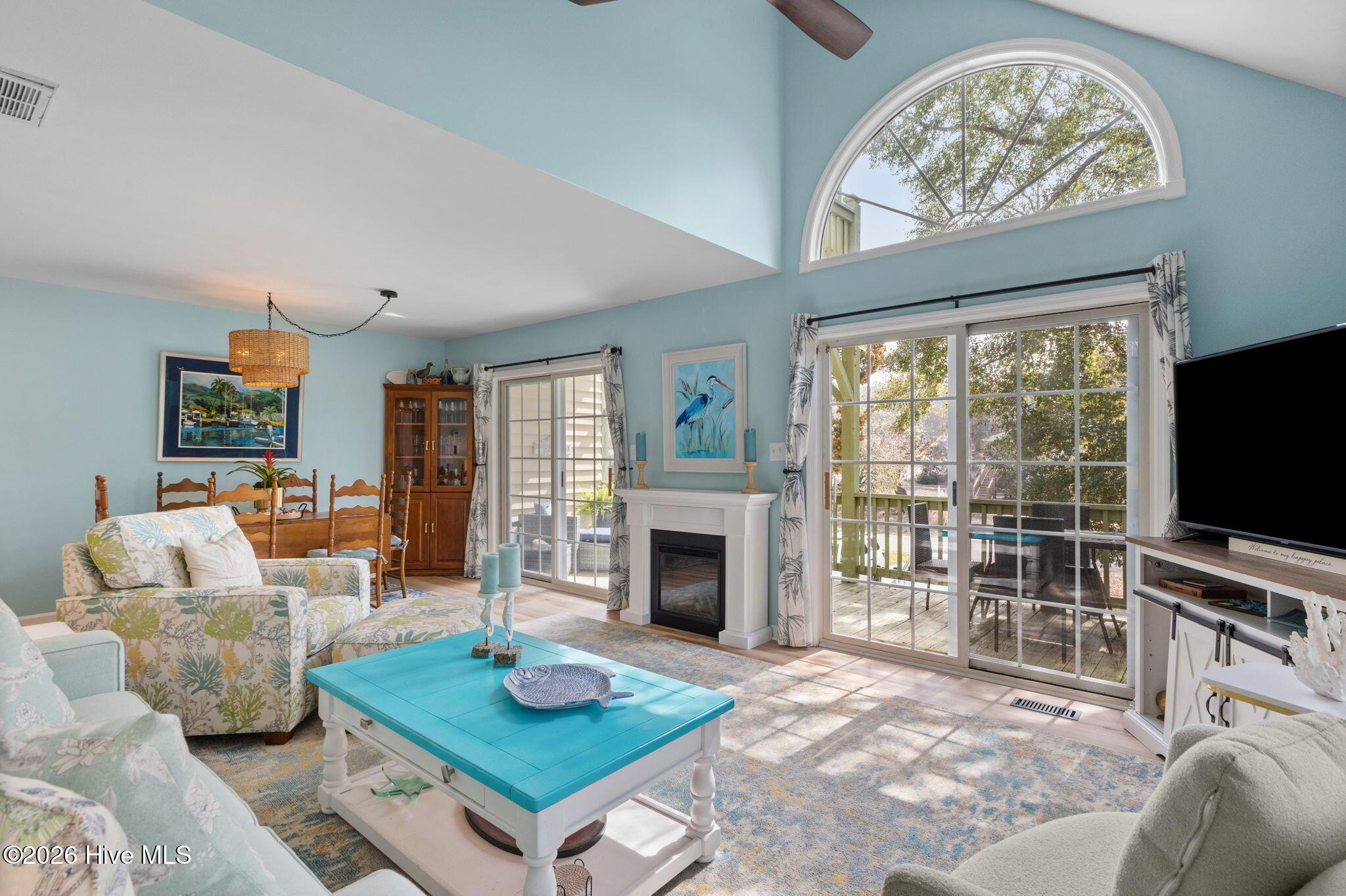 Image 3: Main level living space