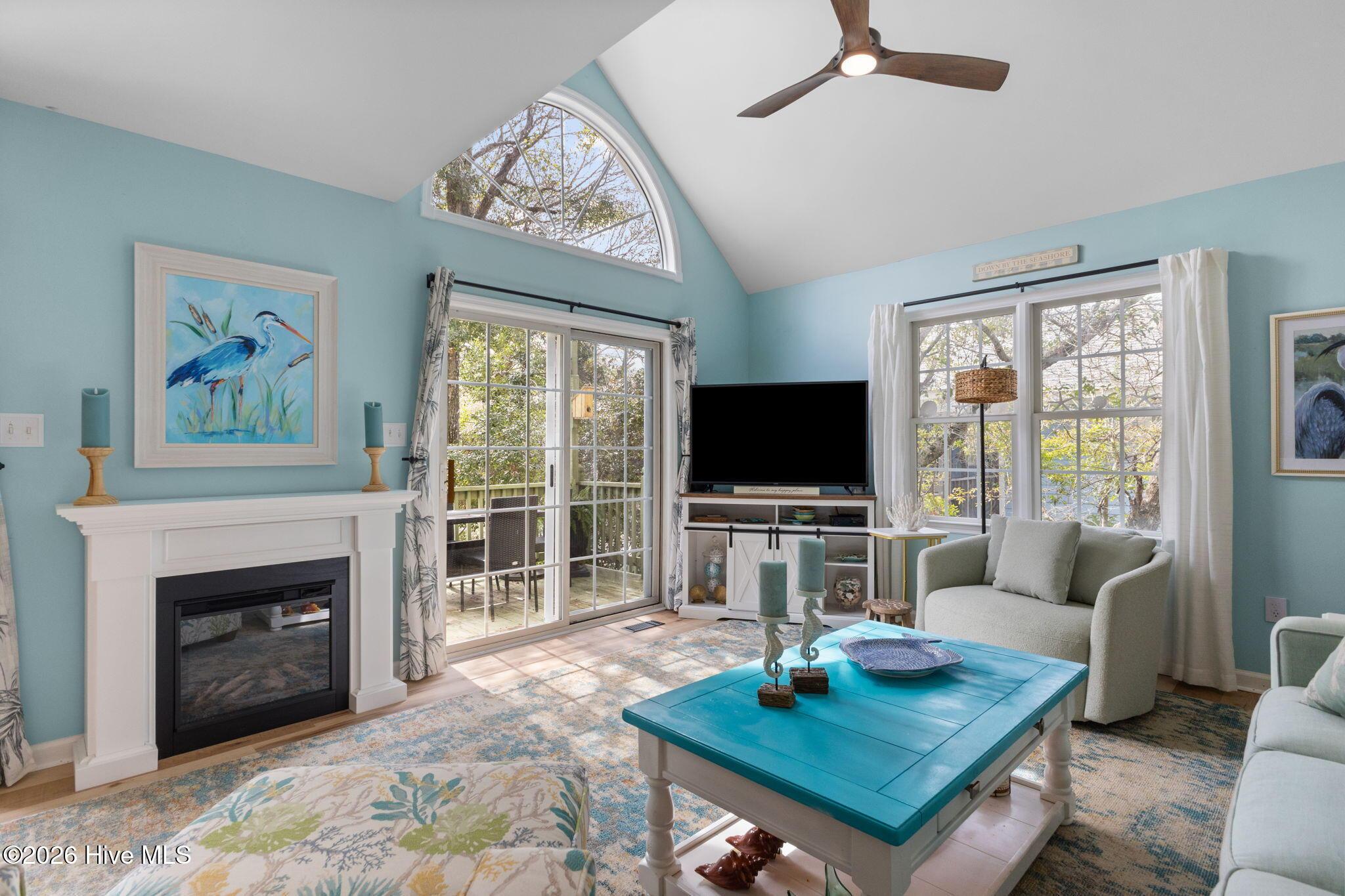 Image 4: main living area