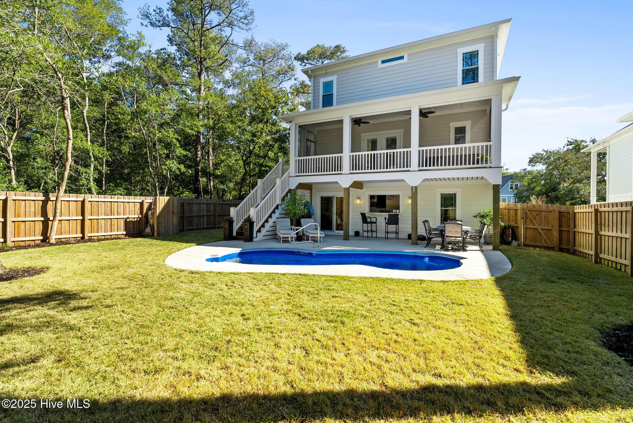 Image 3: back and pool