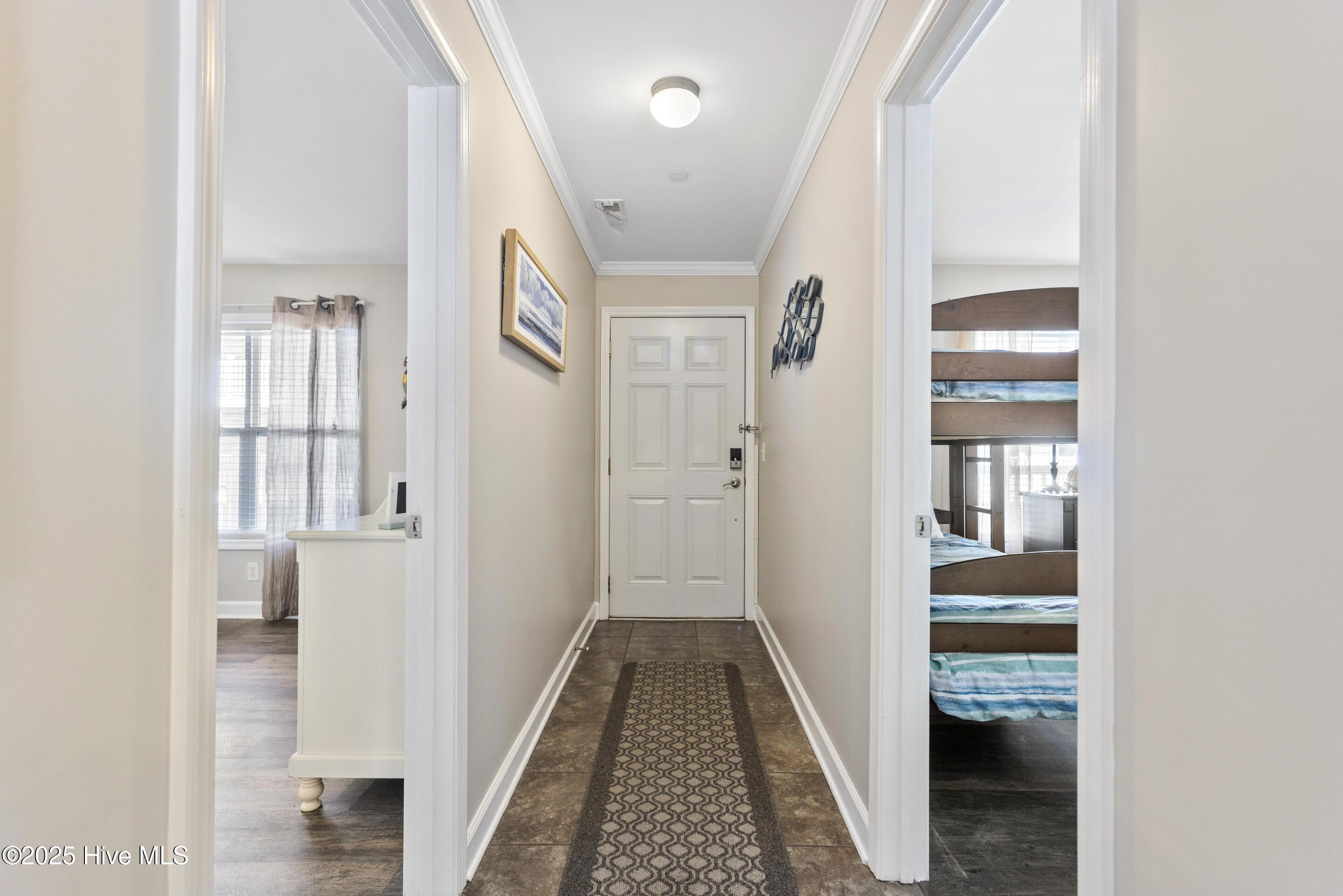 Image 3: 105 SE 58th Foyer
