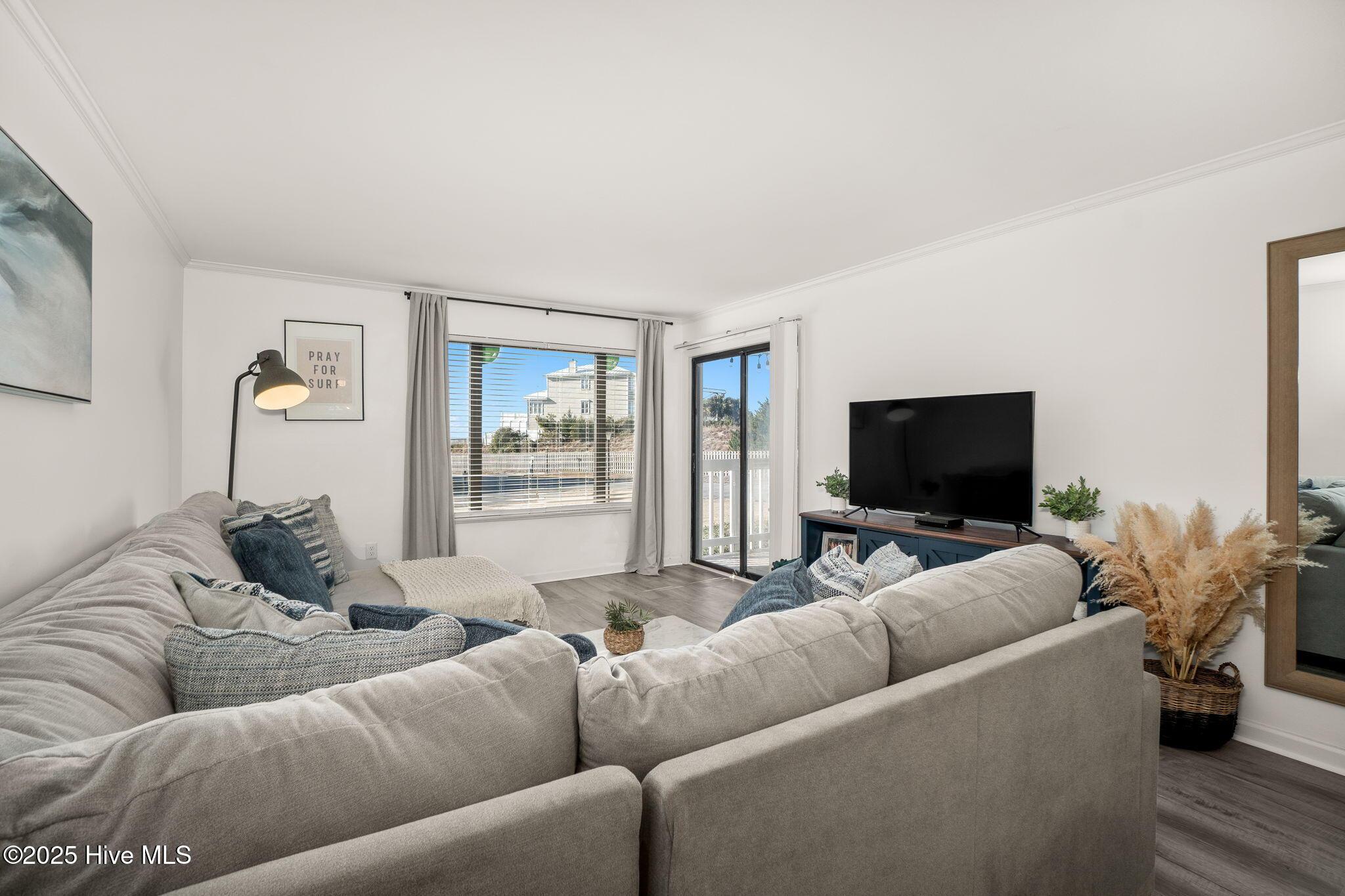 Image 2: Open concept living space