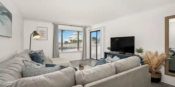 Image 2: Open concept living space