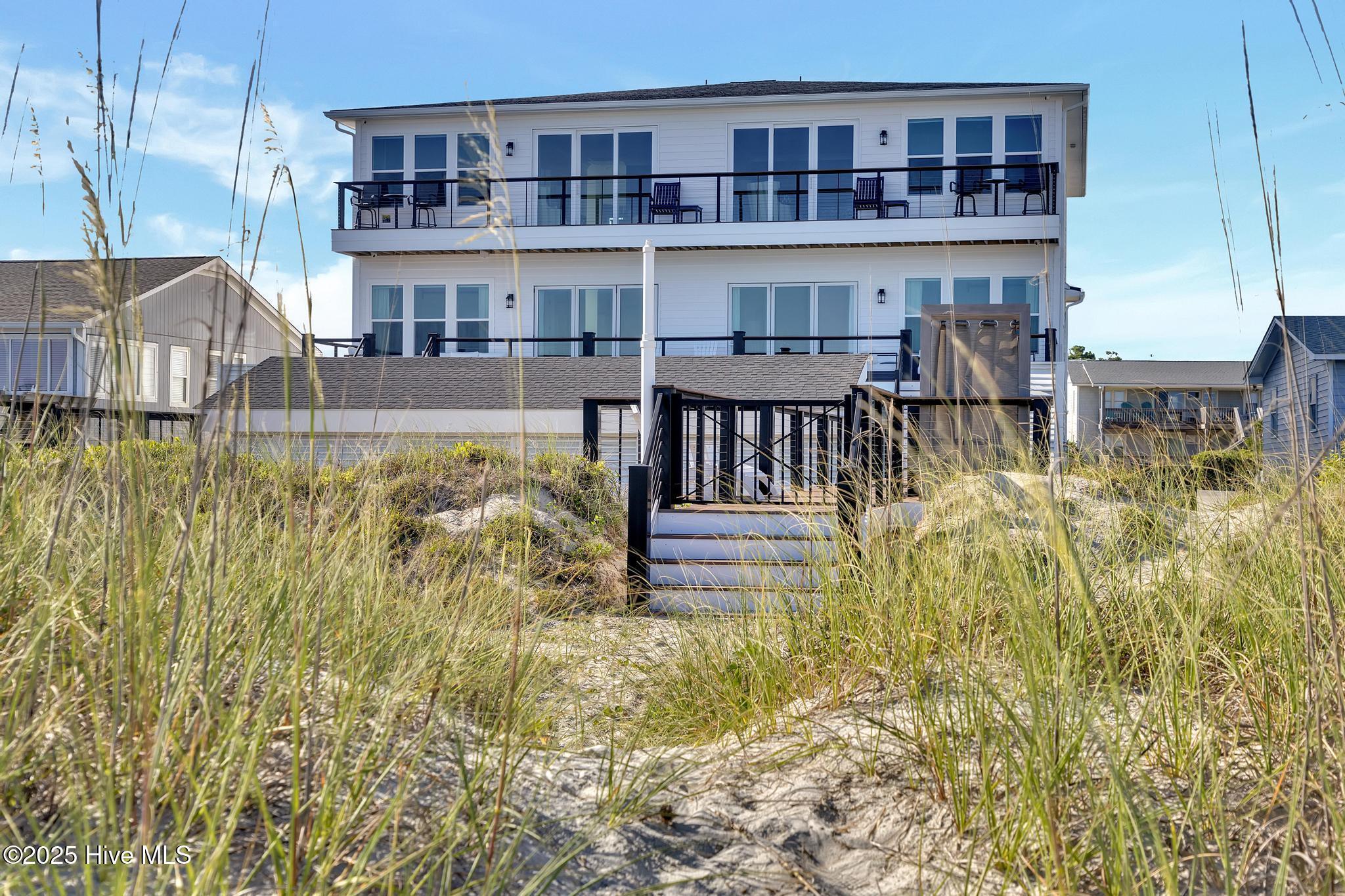 Image 4: Beachside View