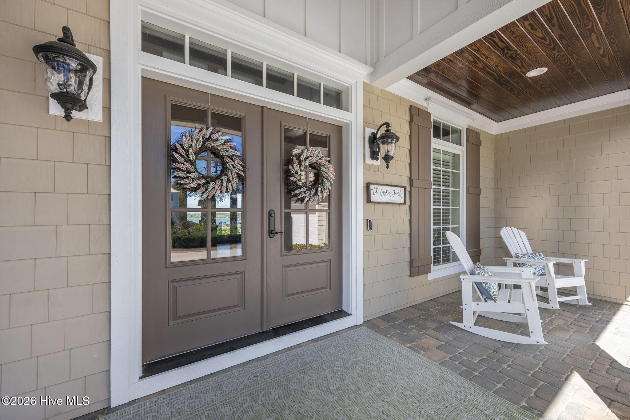 Image 4: Front Entrance & Porch