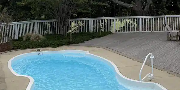 Image 3: Pool