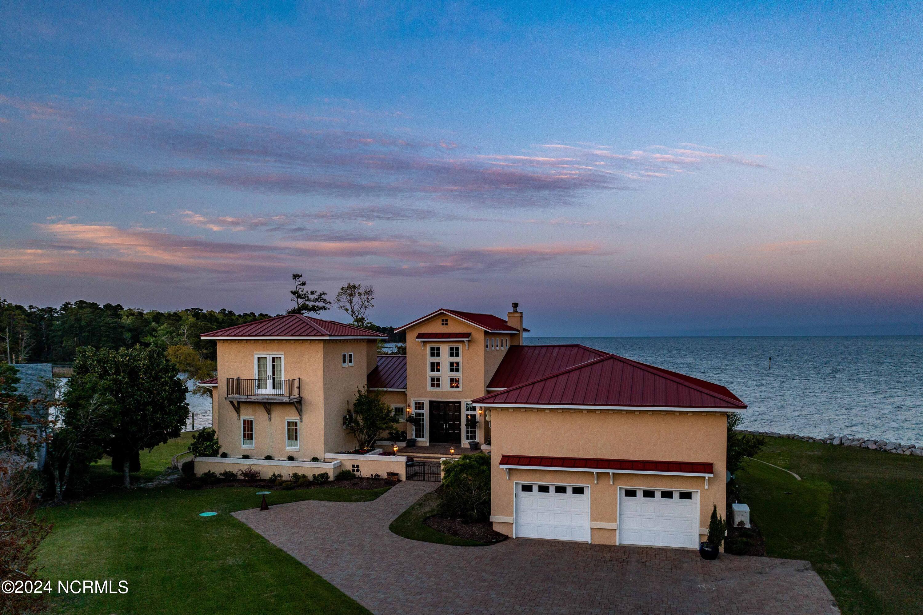 Image 3: Stunning and Picturesque Views