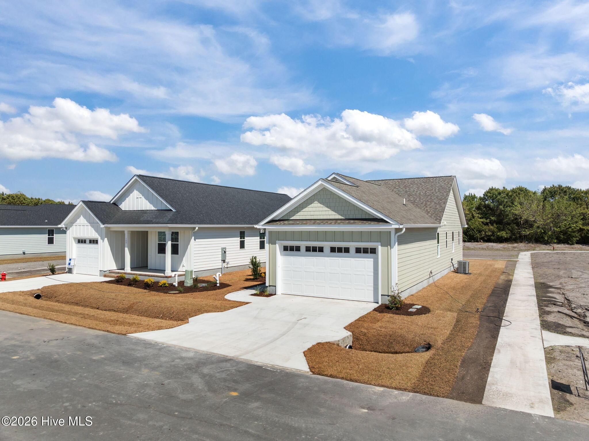 Image 4: 4-web-or-mls-111 Golden Finch Dr 004
