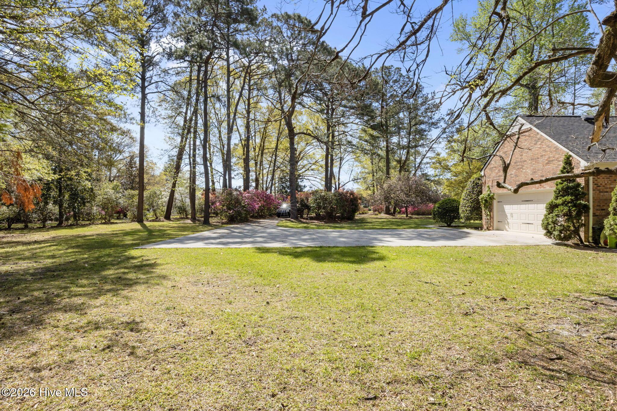 Image 4: side entry garage