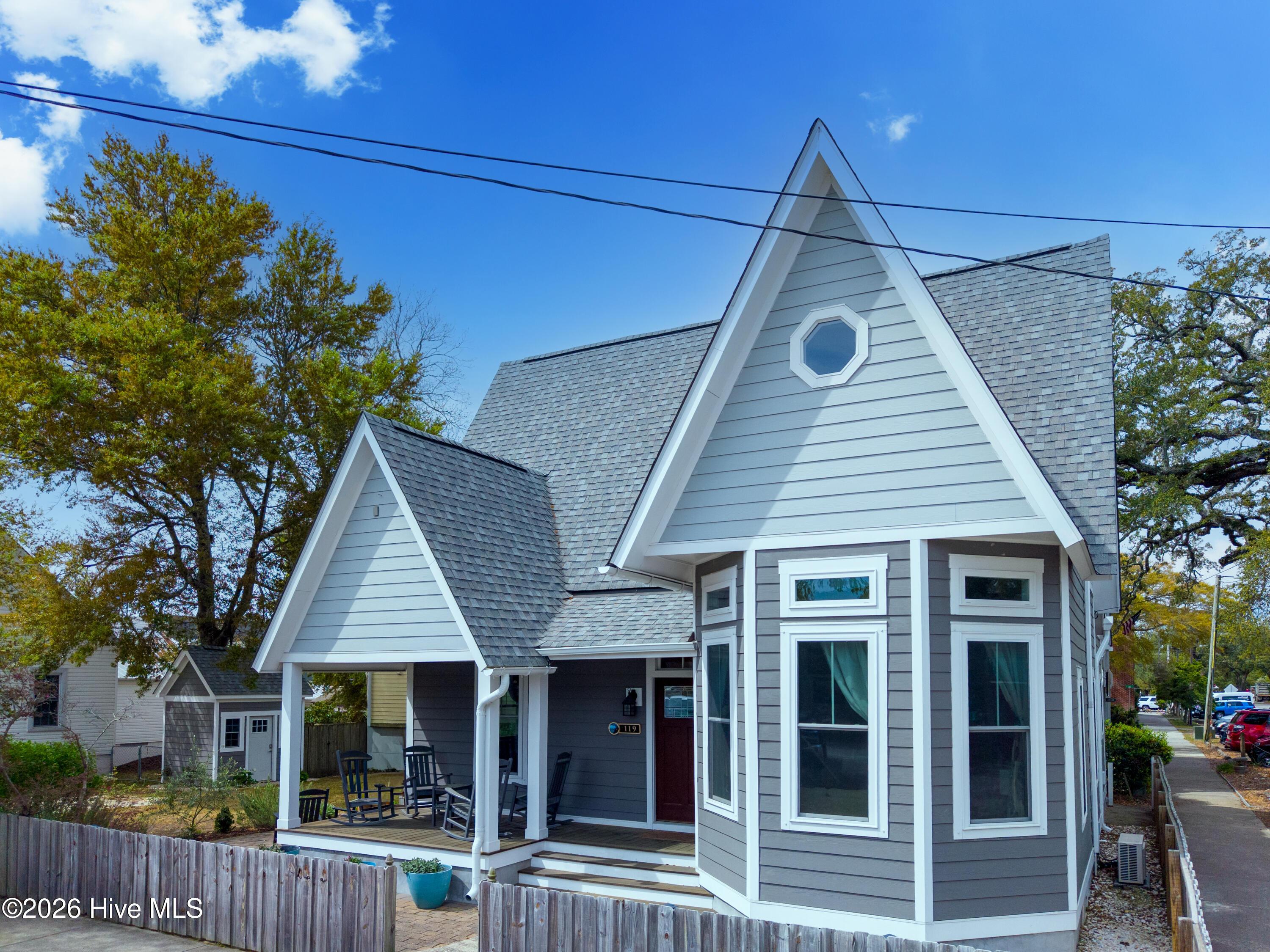 Image 1: 119 N Davis St