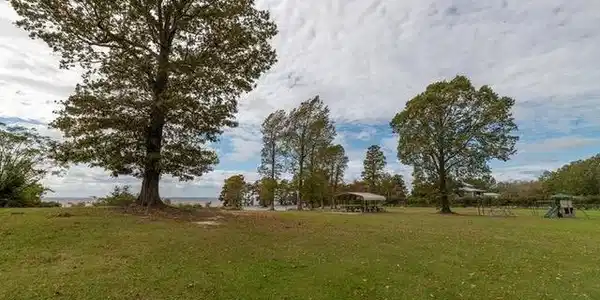 Image 3: Community Park/Beach