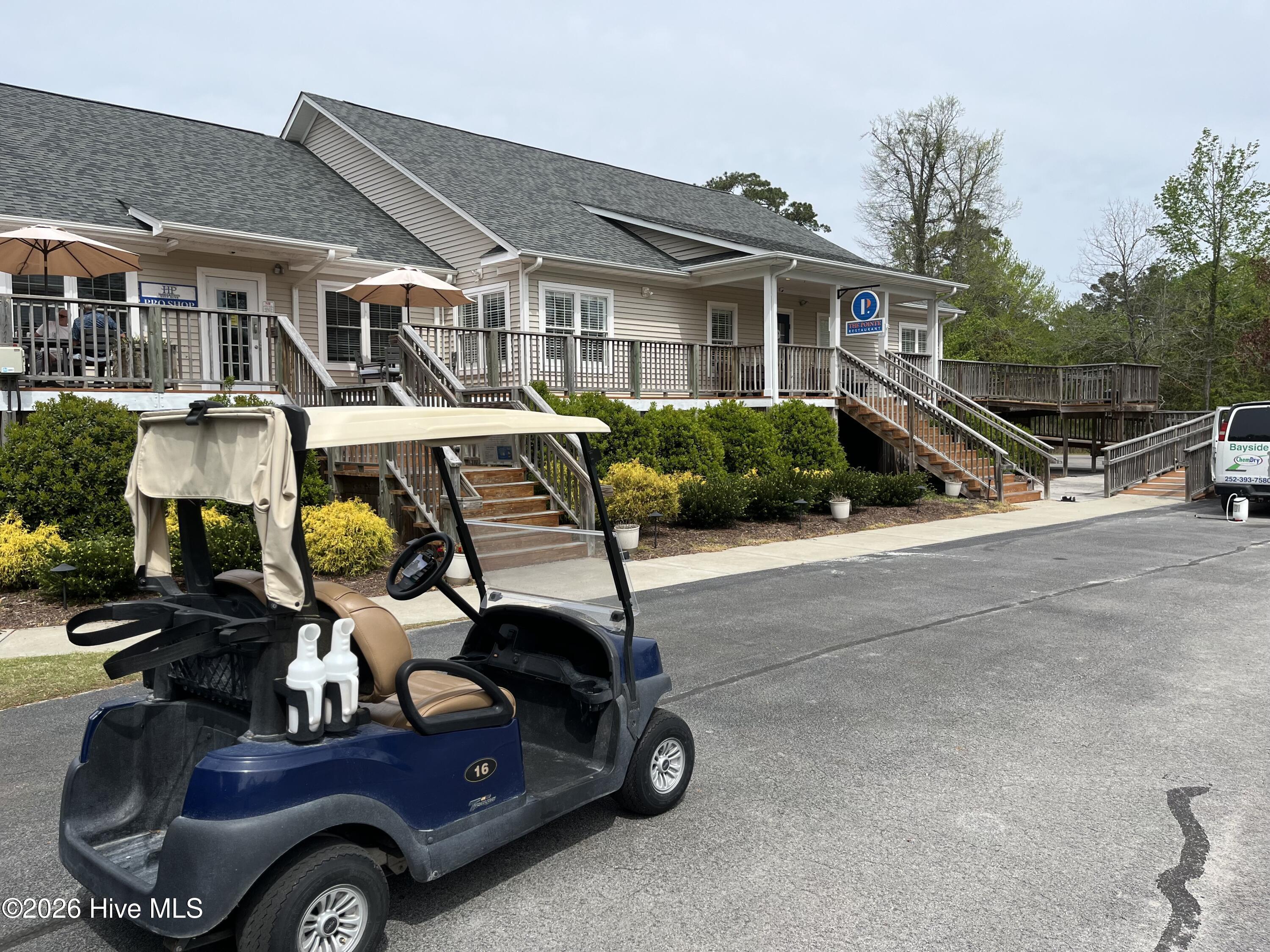 Image 4: Clubhouse