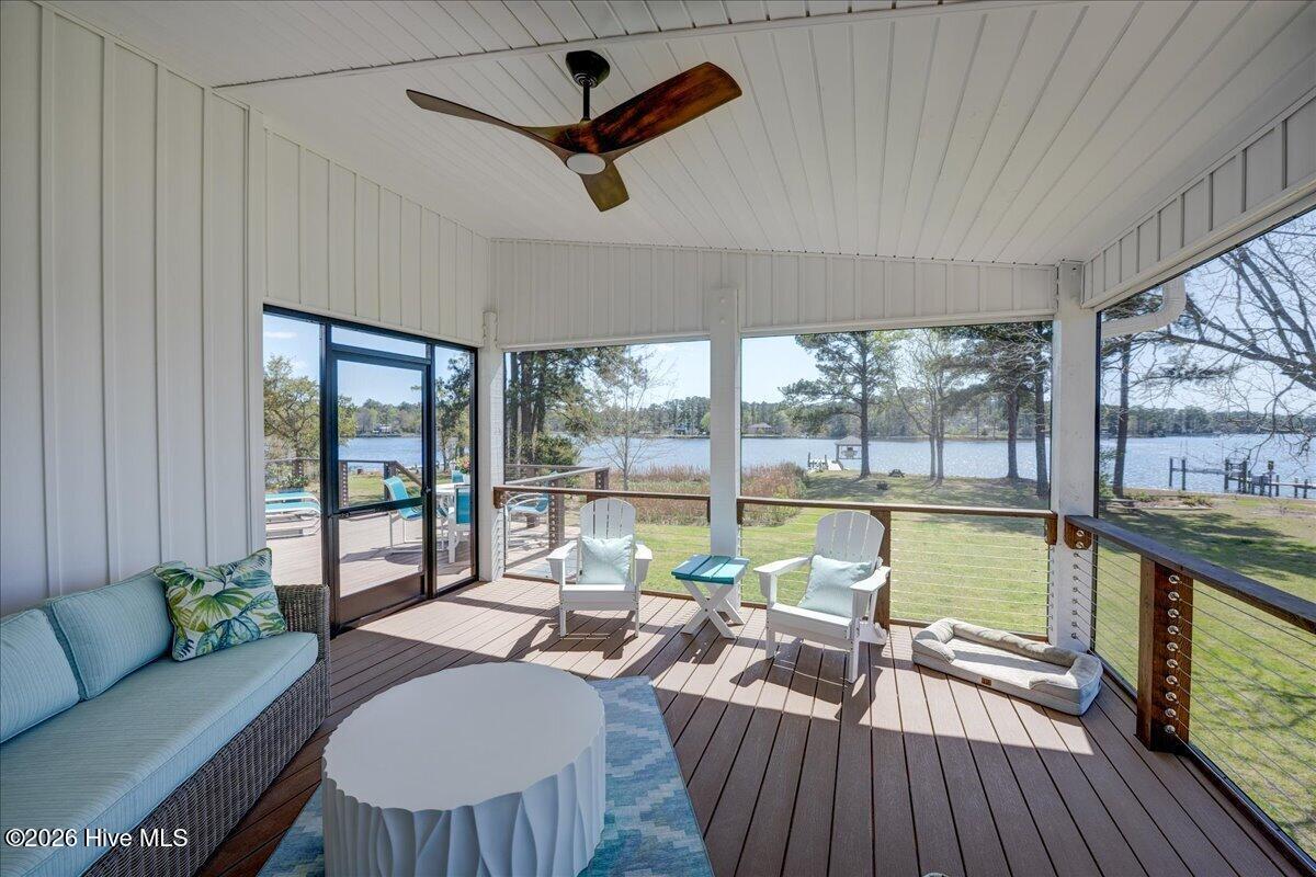 Image 4: Screened Porch