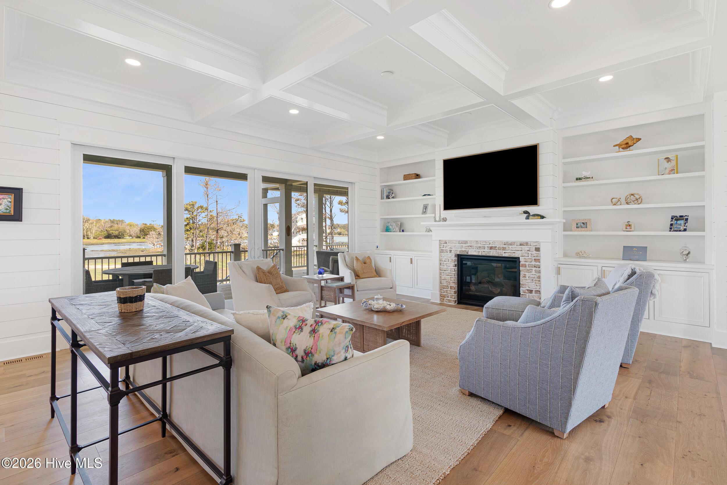 Image 3: Living Room