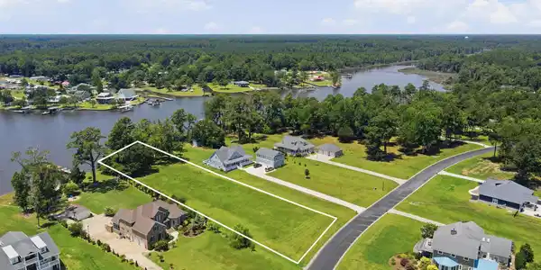 434 Southern Plantation Drive S