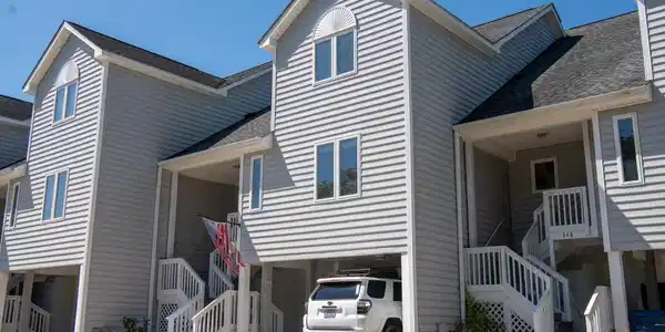 352 Edgewater Road