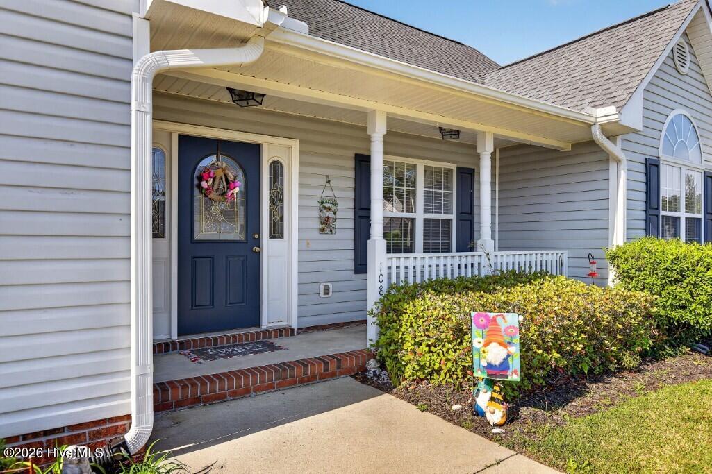 Image 2: Welcome Come inside