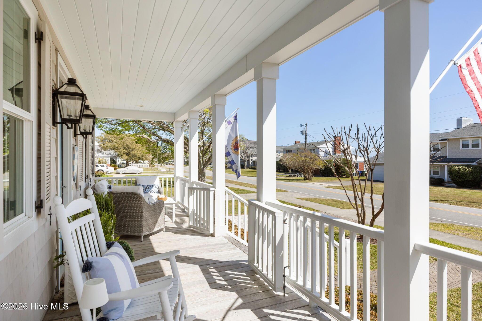 Image 4: 1513 Front Street