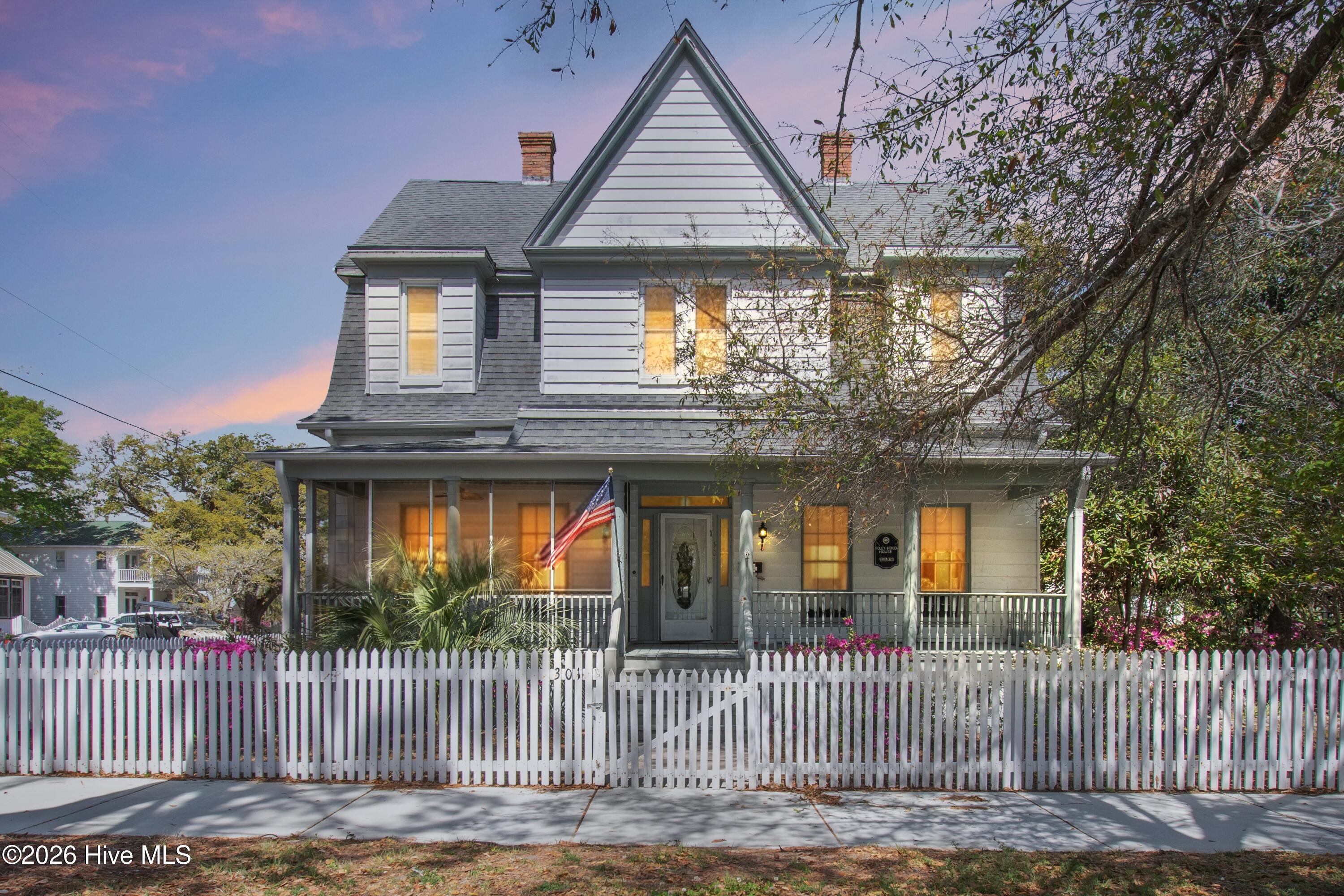 Image 3: 301EMooreSt - 4