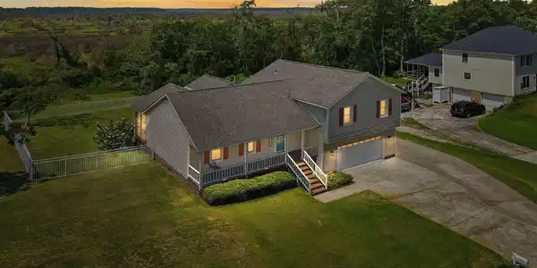 907 Oak Drive