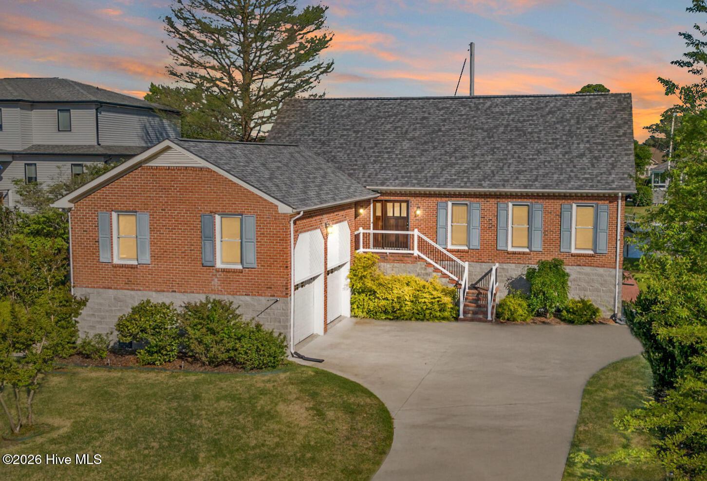Image 1: 904 Coral Court