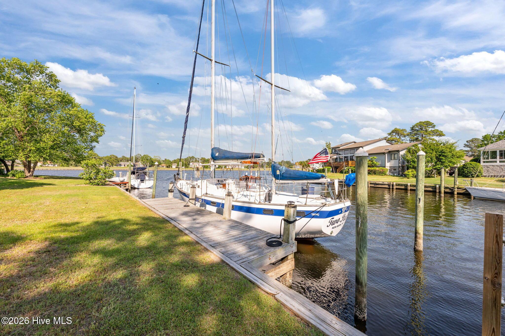 Image 3: Beautiful waterfront