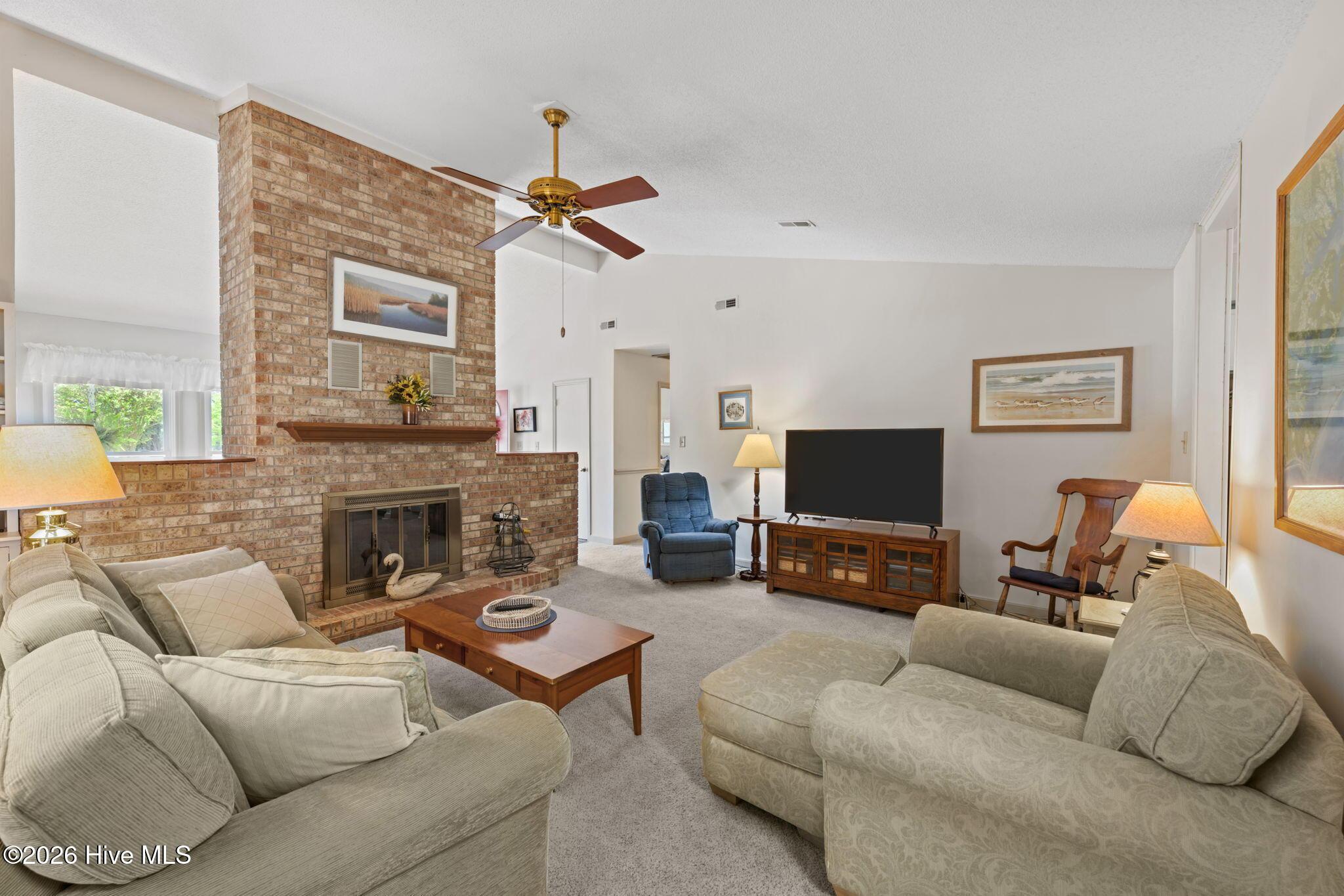 Image 4: Living Room