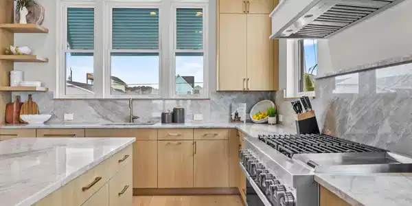 Image 4: 16_kitchen