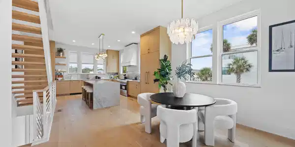 Image 4: 32_dining area