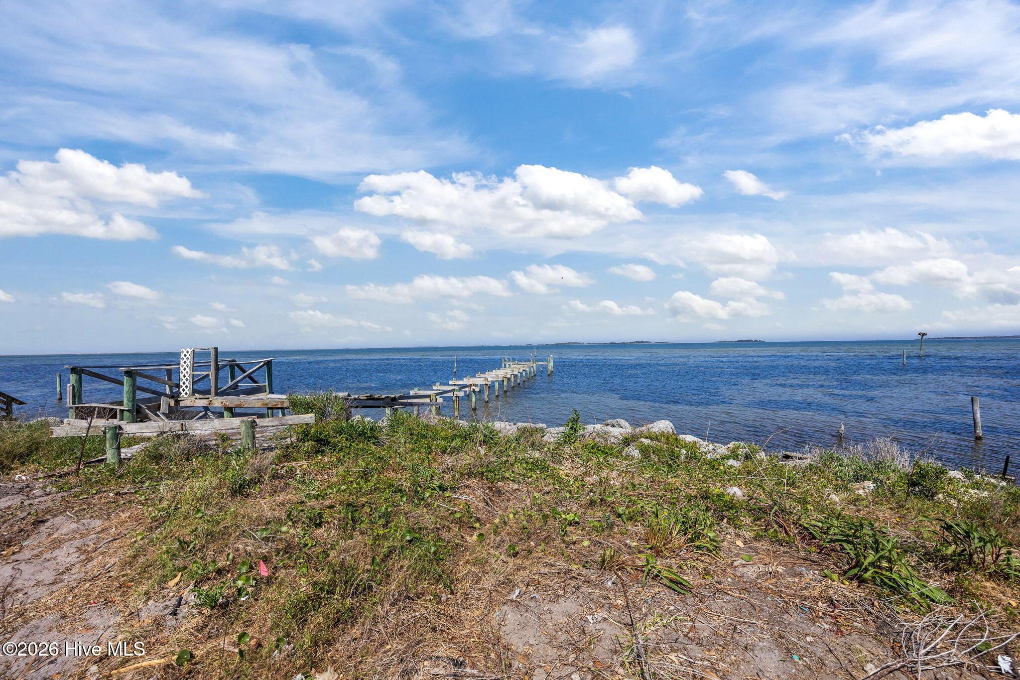 Image 3: 2472 Cedar Island Rd