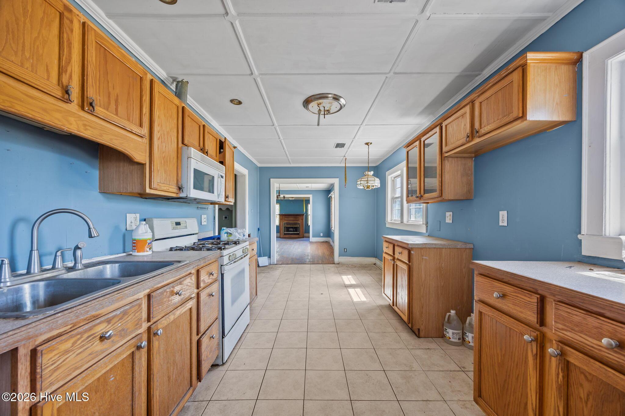 Image 4: 2472 Cedar Island Rd